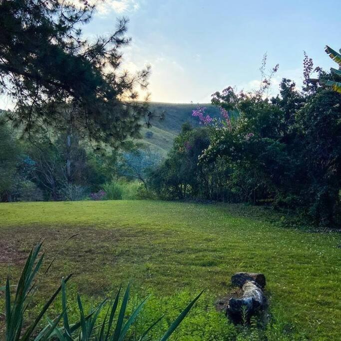 Recanto Dos Beija Flores, Chale Bougainville Monte Alegre do Sul Luaran gambar